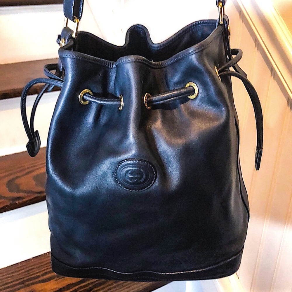 GUCCI Navy Blue Leather Drawstring Bucket Shoulder Bag Blue Suede Lining VINTAGE
